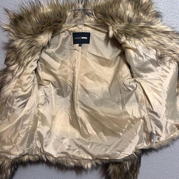 NWOT Fashion Nova Fernanda faux fur coat size small - Picture 6 of 10